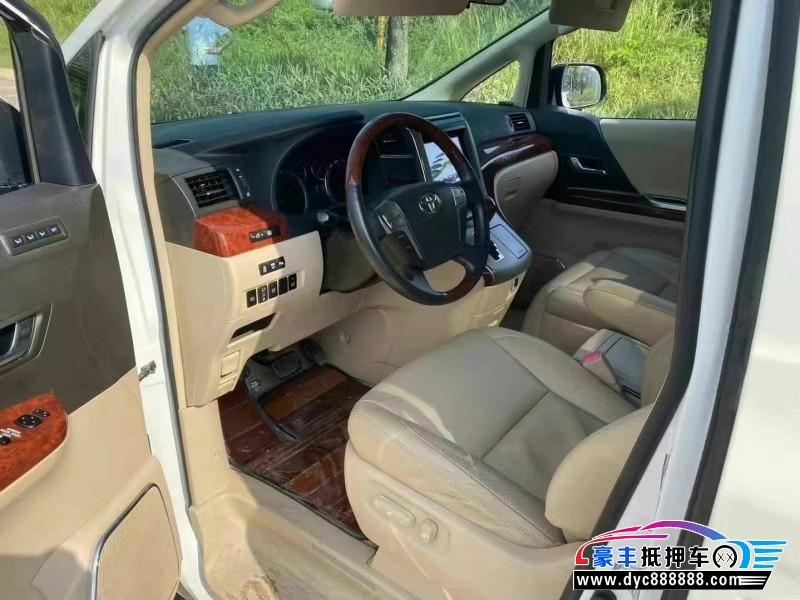 18年丰田埃尔法轿车抵押车出售