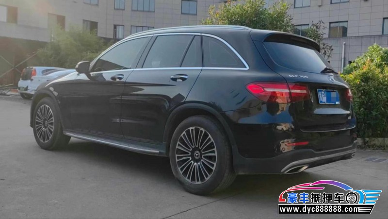 18年奔驰GLC轿车抵押车出售