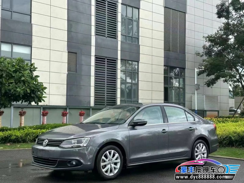 13年大众速腾轿车抵押车出售