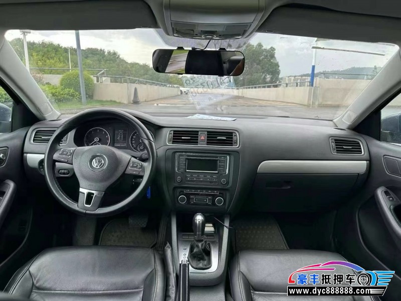 13年大众速腾轿车抵押车出售