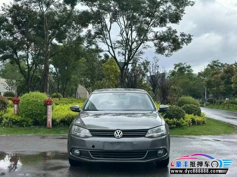 13年大众速腾轿车抵押车出售