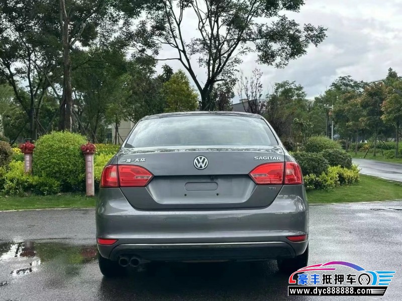 13年大众速腾轿车抵押车出售