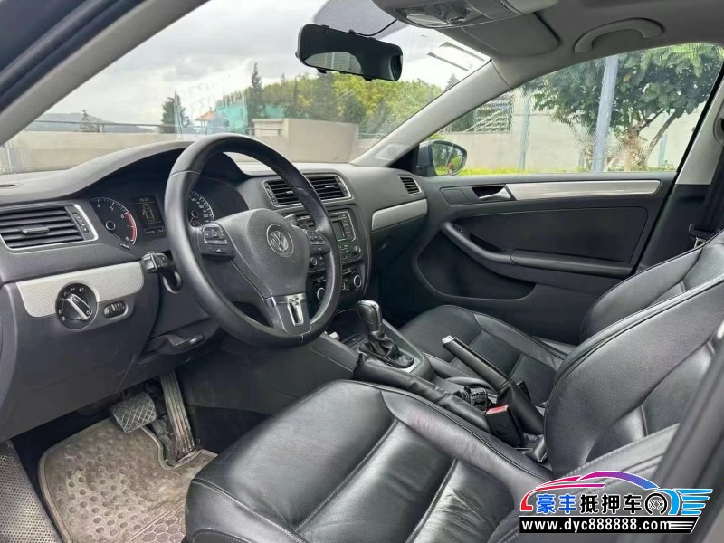 13年大众速腾轿车抵押车出售