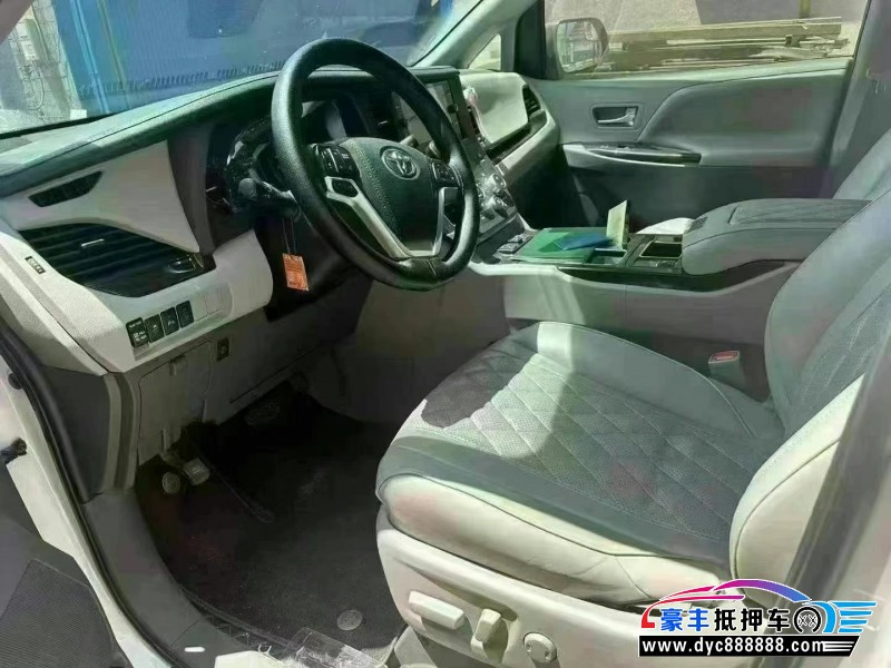 20年丰田塞纳轿车抵押车出售