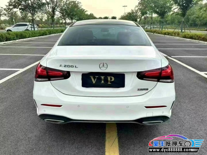 22年奔驰A轿车抵押车出售