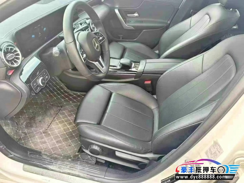 22年奔驰A轿车抵押车出售