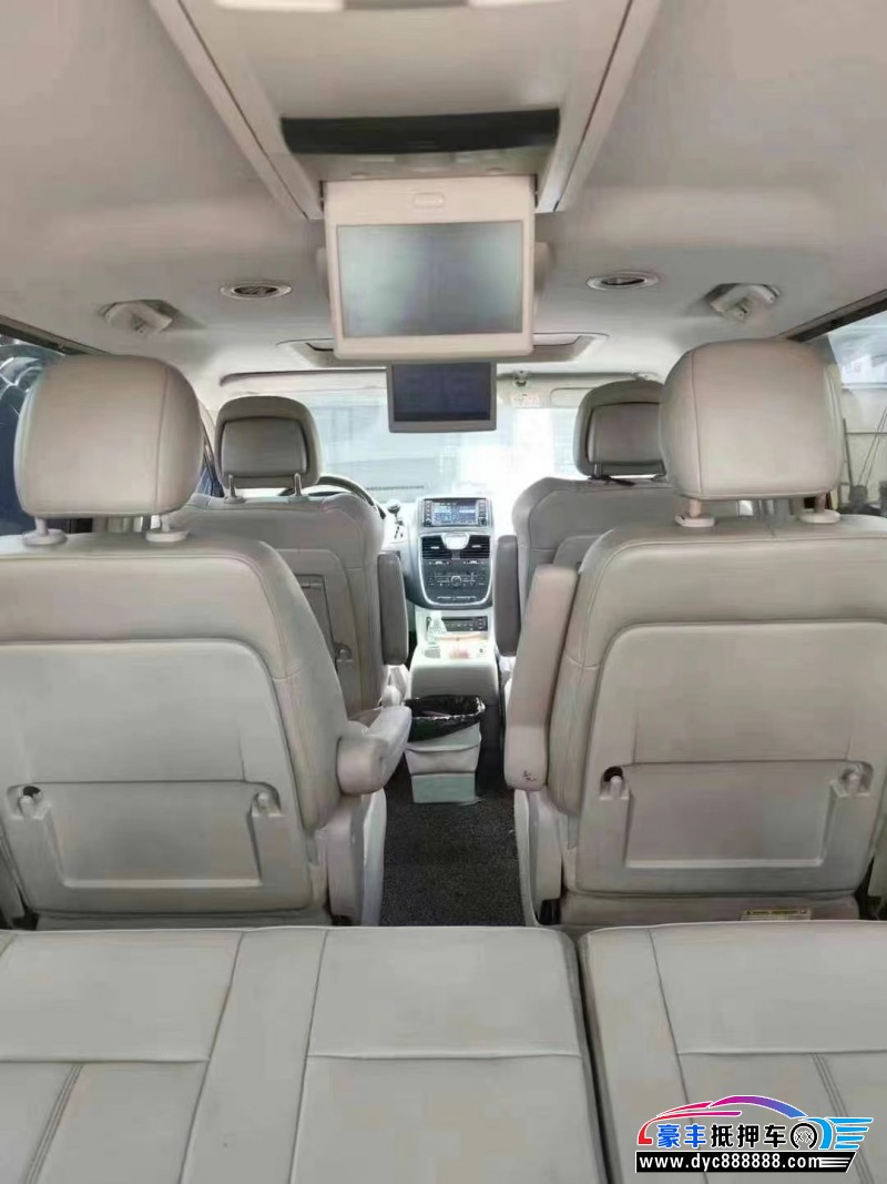 13年克莱斯勒大捷龙轿车抵押车出售