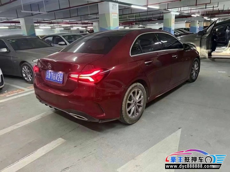 19年奔驰A轿车抵押车出售