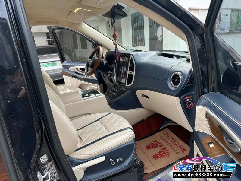 20年奔驰威霆轿车抵押车出售