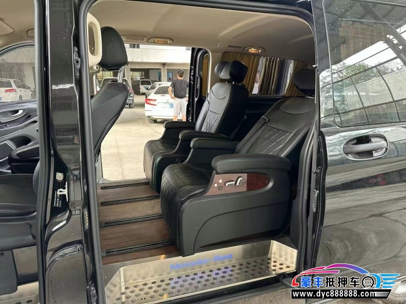 19年奔驰威霆轿车抵押车出售