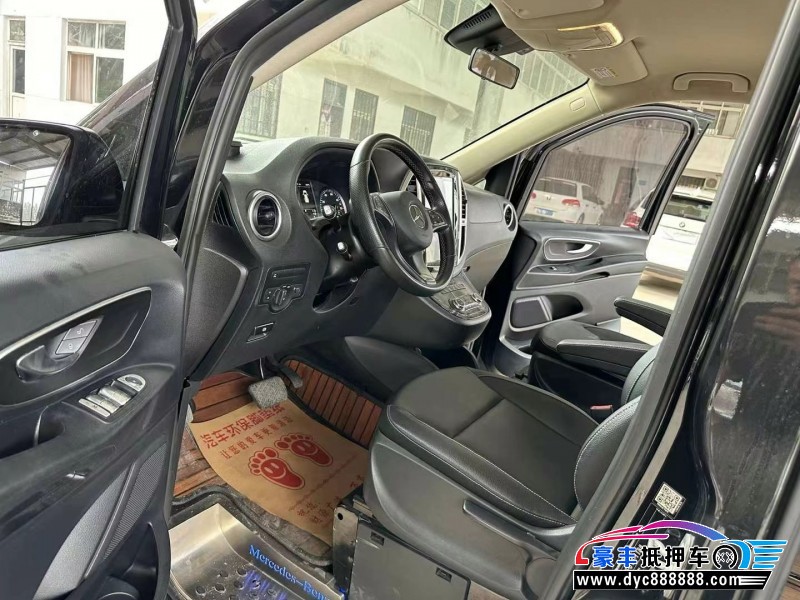 19年奔驰威霆轿车抵押车出售