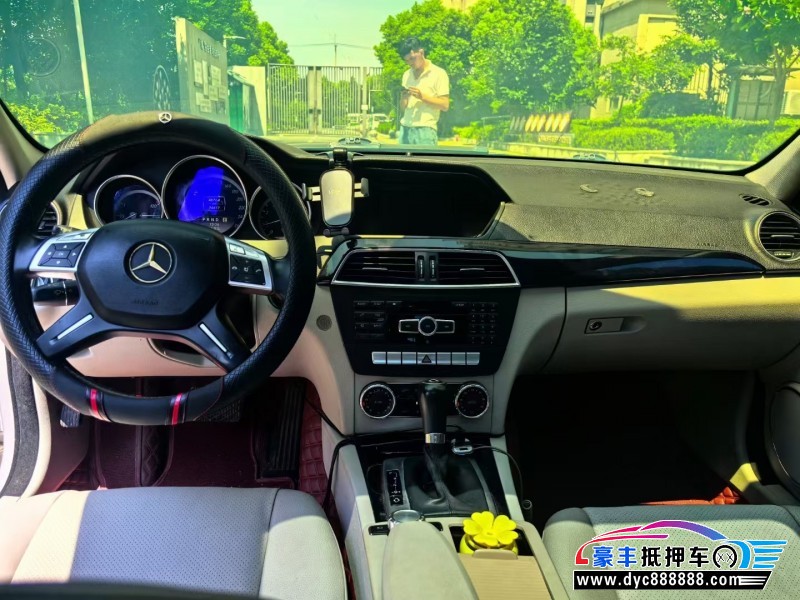 12年奔驰C轿车抵押车出售