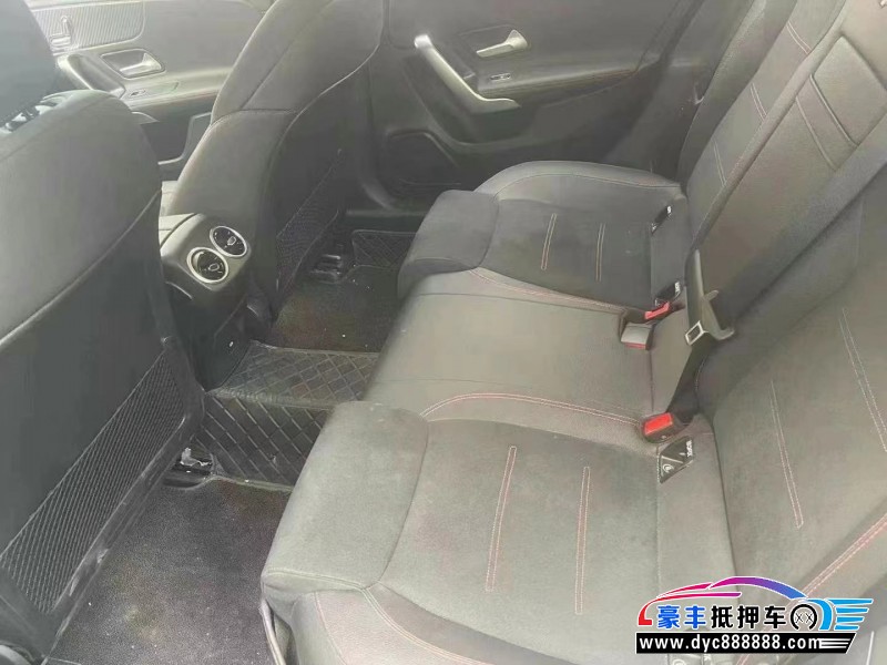 24年奔驰A轿车抵押车出售