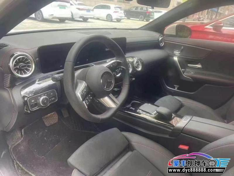 24年奔驰A轿车抵押车出售