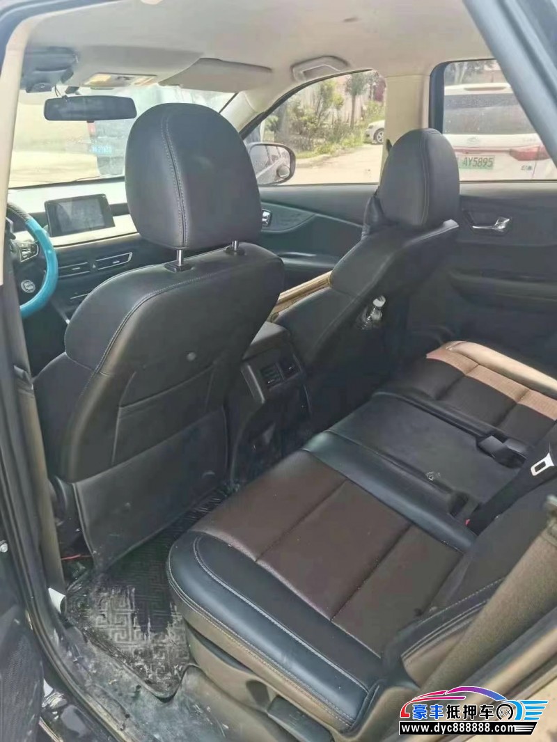 22年东风风光560轿车抵押车出售