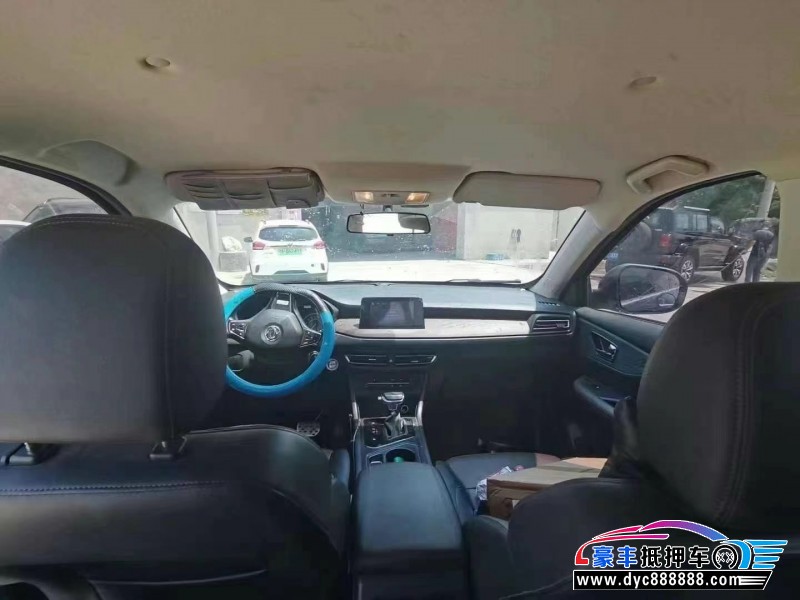 22年东风风光560轿车抵押车出售