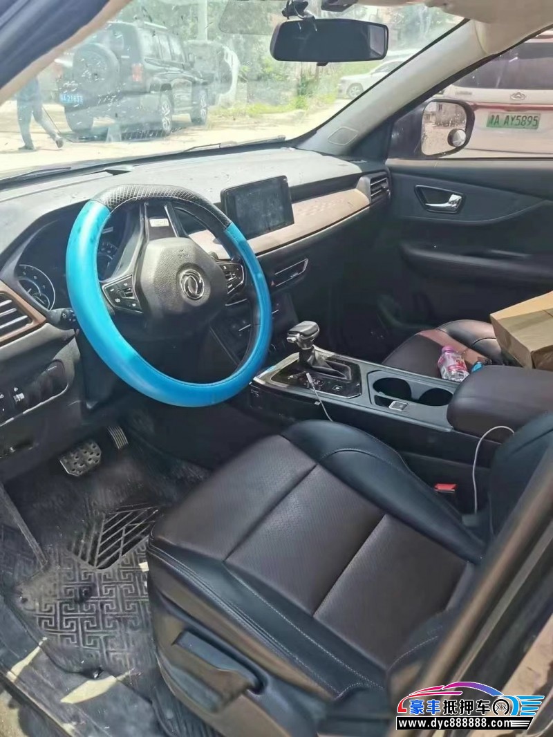 22年东风风光560轿车抵押车出售