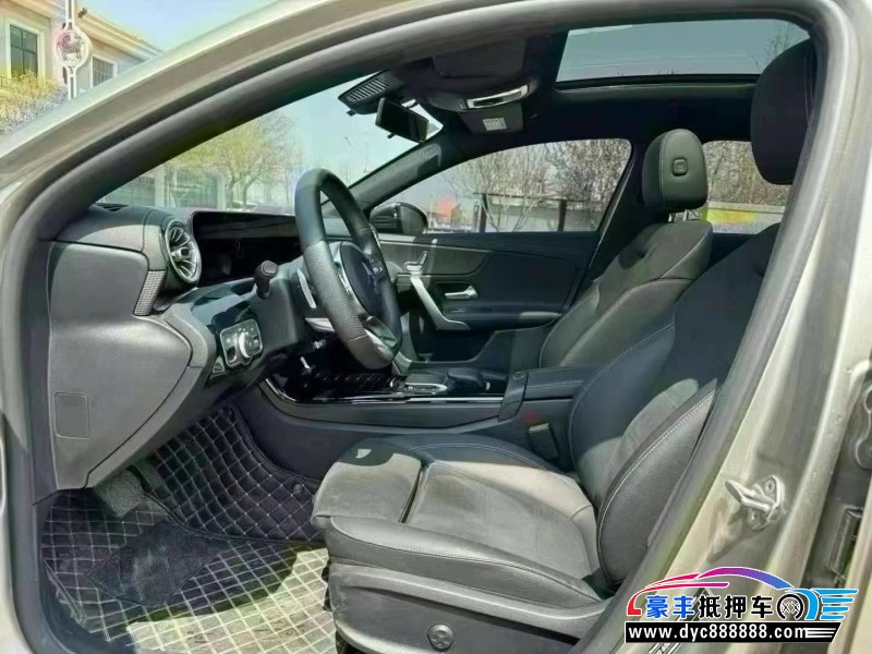 21年奔驰A轿车抵押车出售