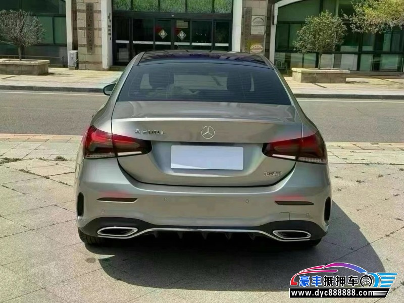 21年奔驰A轿车抵押车出售