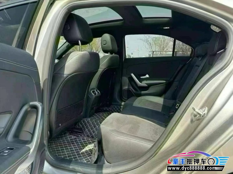 21年奔驰A轿车抵押车出售