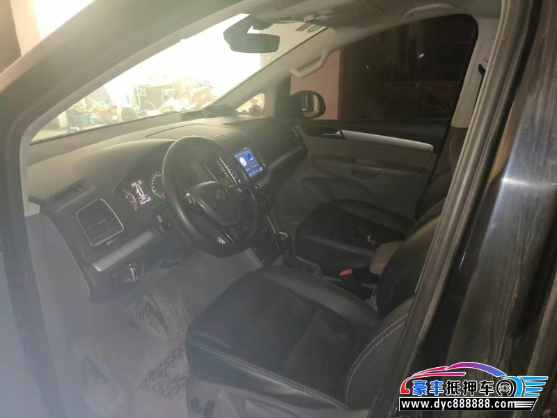 17年大众夏朗轿车抵押车出售