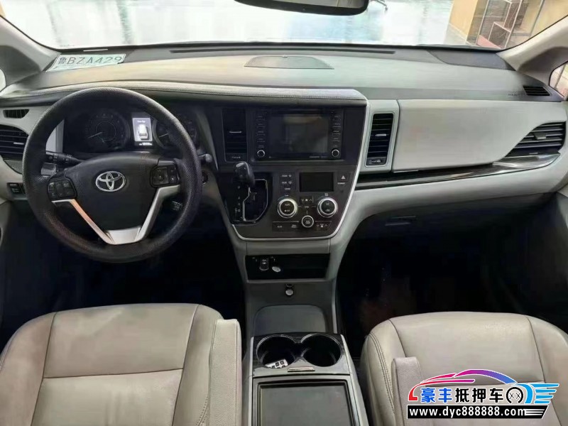 20年丰田塞纳轿车抵押车出售