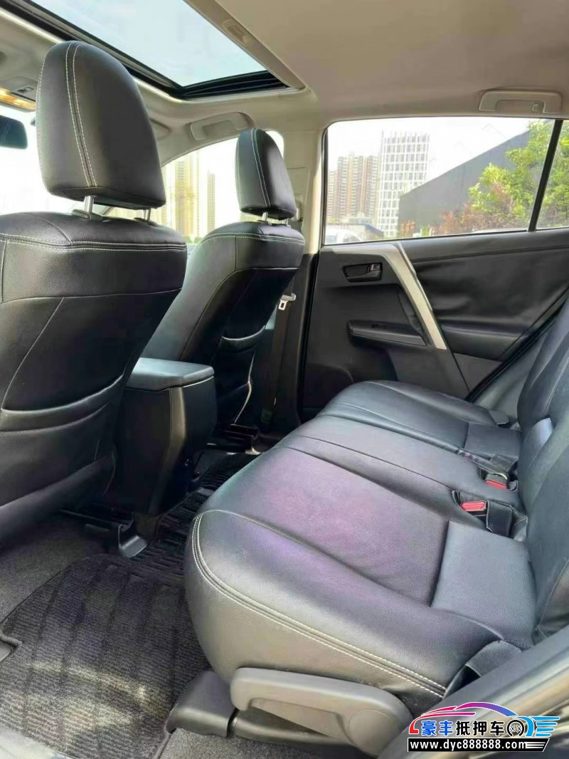 18年丰田RAV4荣放轿车抵押车出售