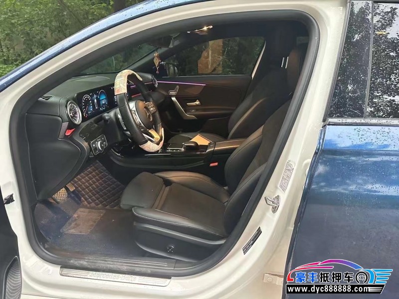 21年奔驰A轿车抵押车出售