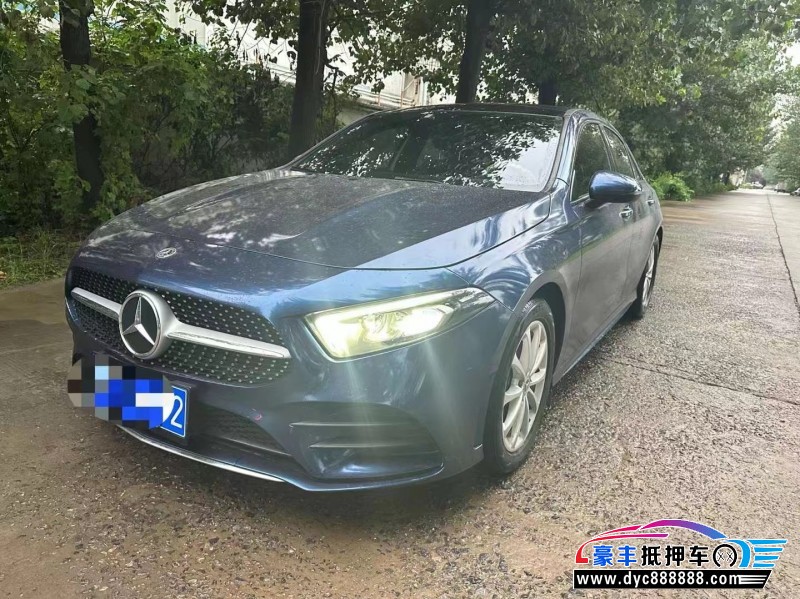 21年奔驰A轿车抵押车出售