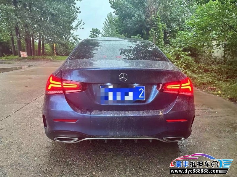 21年奔驰A轿车抵押车出售