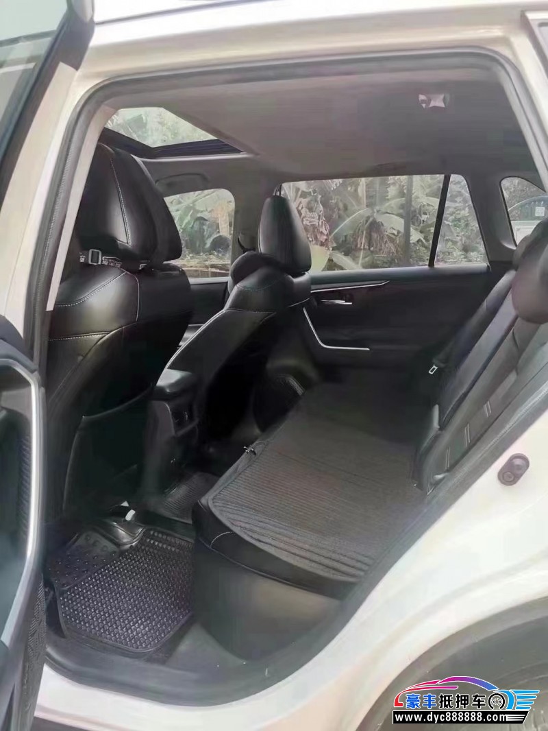 22年丰田RAV4轿车抵押车出售