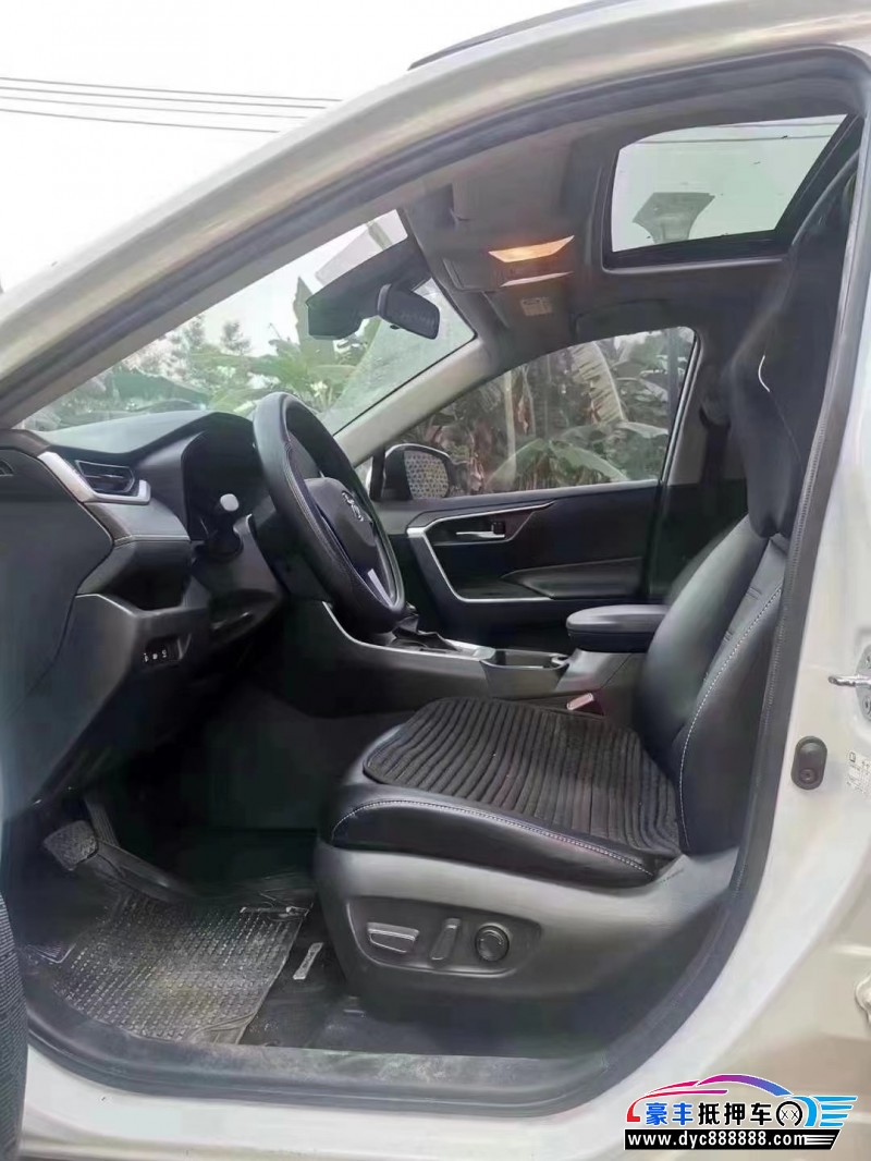 22年丰田RAV4轿车抵押车出售