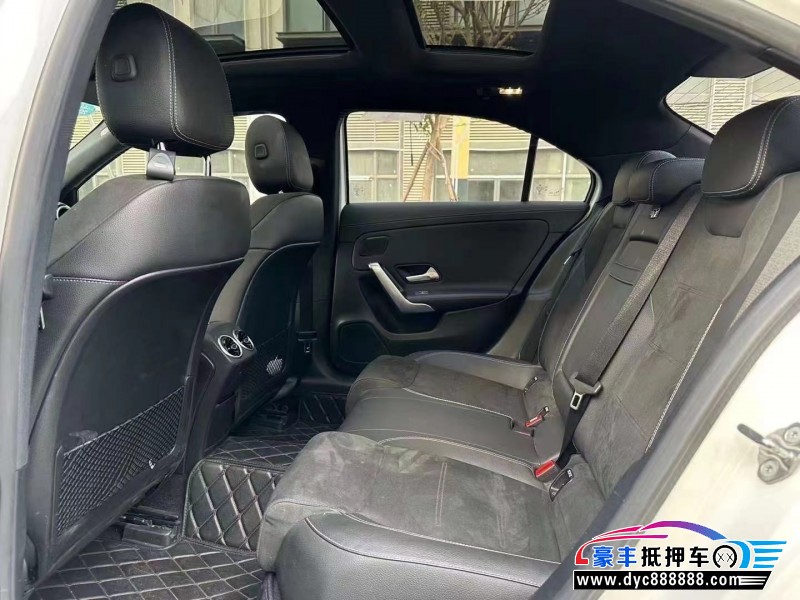 19年奔驰A轿车抵押车出售