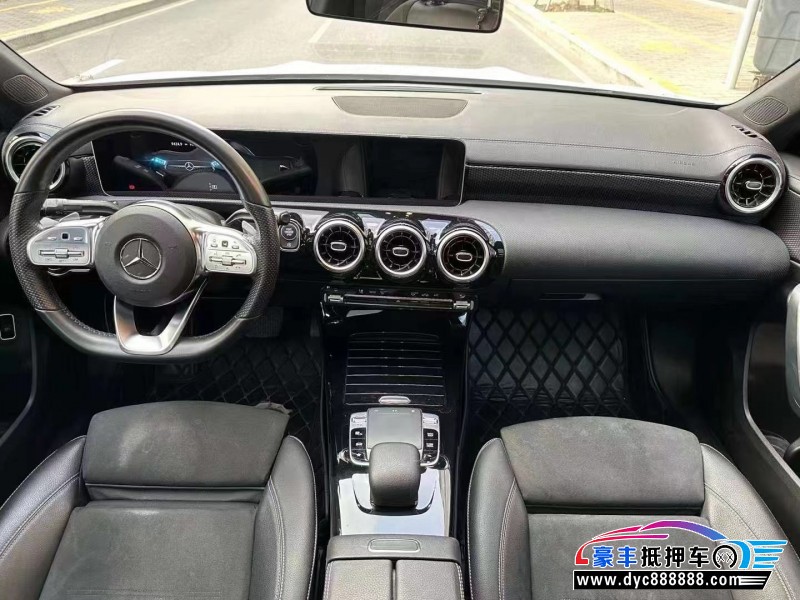 19年奔驰A轿车抵押车出售