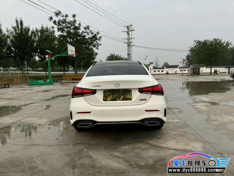 19年奔驰A轿车抵押车出售