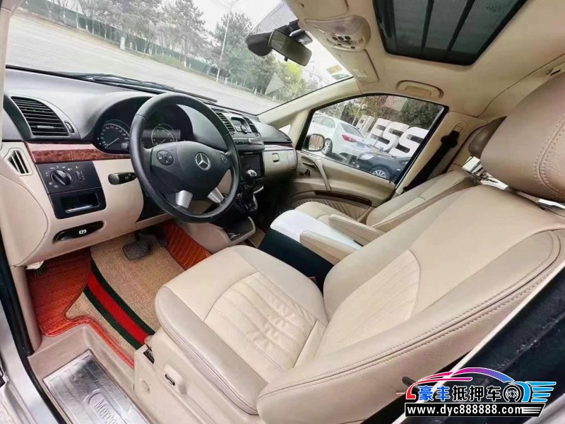 12年奔驰唯雅诺轿车抵押车出售