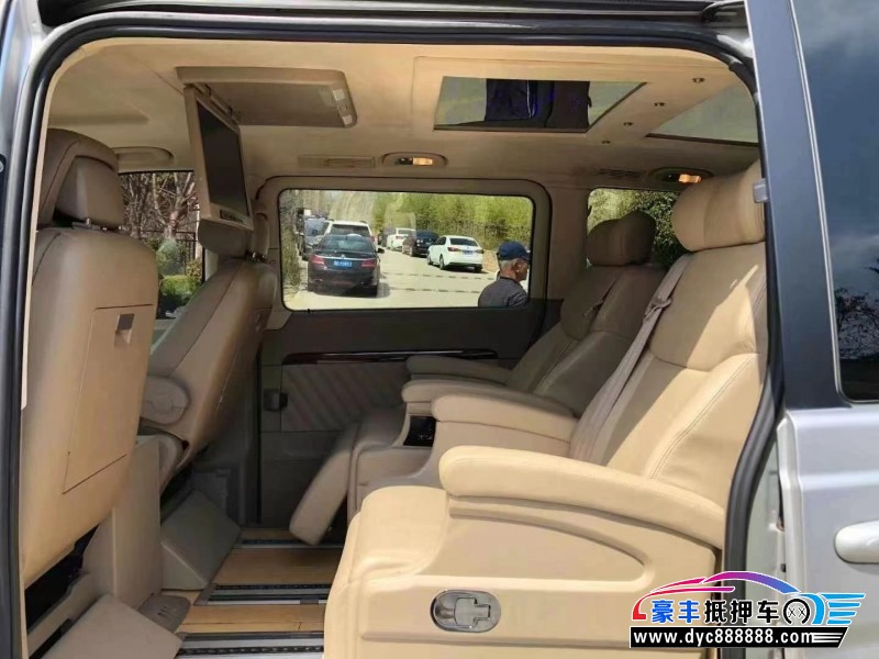 17年奔驰唯雅诺轿车抵押车出售