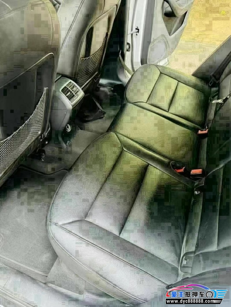 16年奥迪Q3轿车抵押车出售