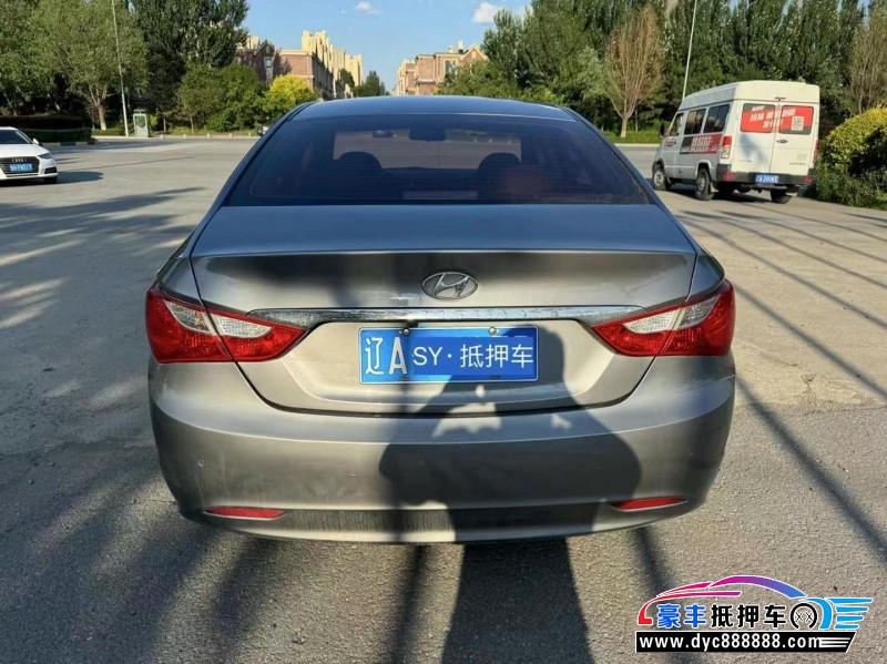 13年现代索纳塔轿车抵押车出售