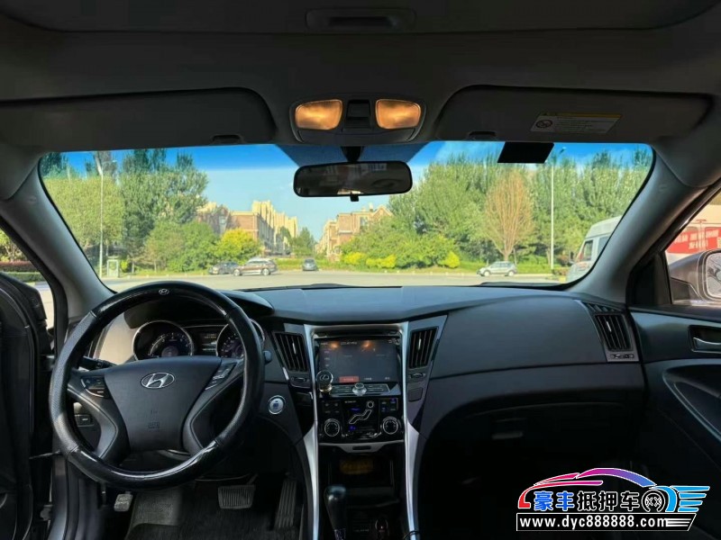 13年现代索纳塔轿车抵押车出售