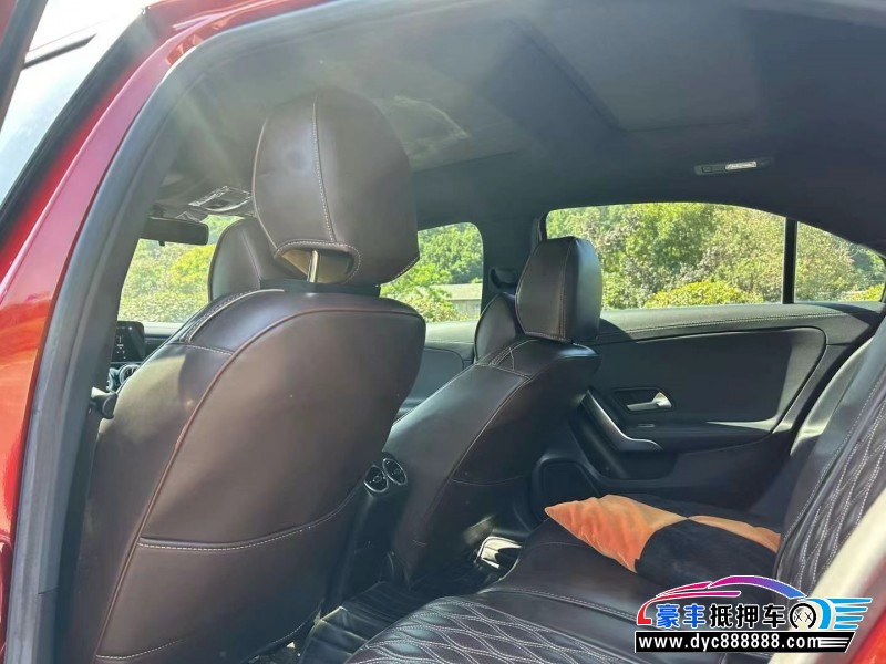 19年奔驰A轿车抵押车出售