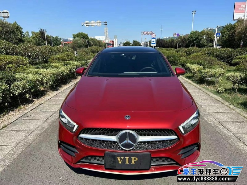 19年奔驰A轿车抵押车出售