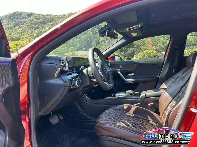 19年奔驰A轿车抵押车出售