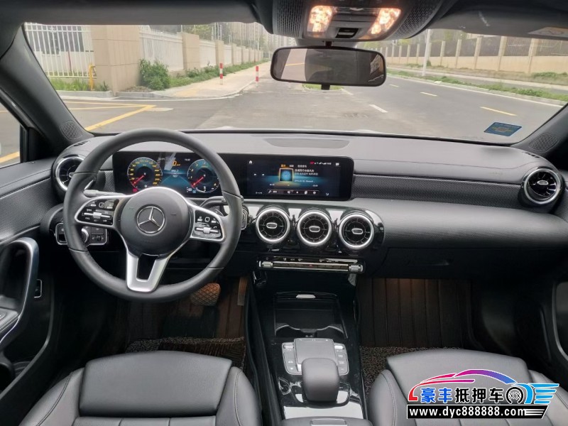 21年奔驰A轿车抵押车出售