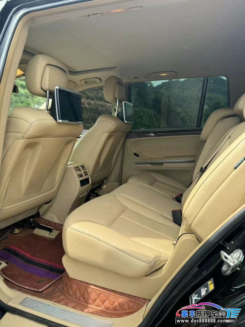 12年奔驰GL轿车抵押车出售