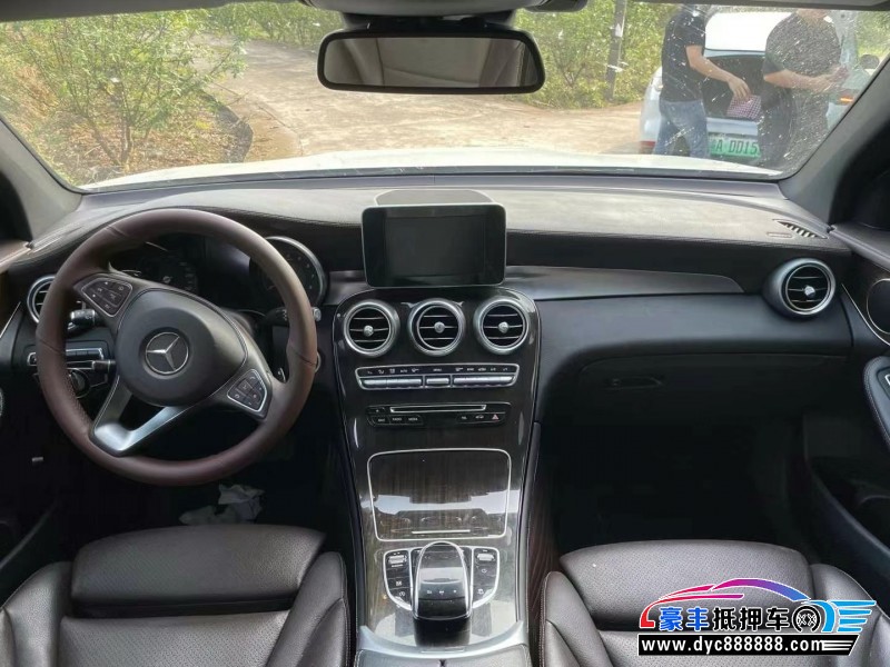 17年奔驰GLC轿车抵押车出售