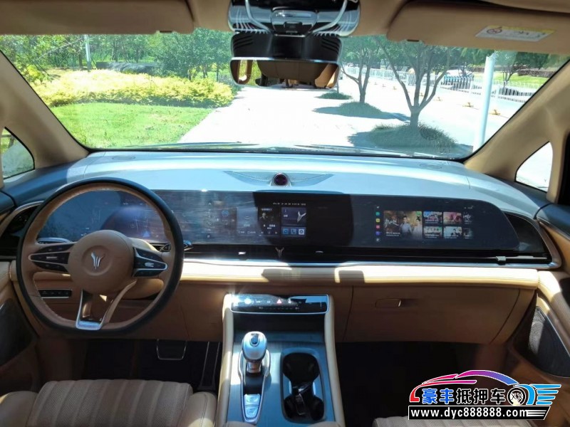 22年岚图梦想家轿车抵押车出售