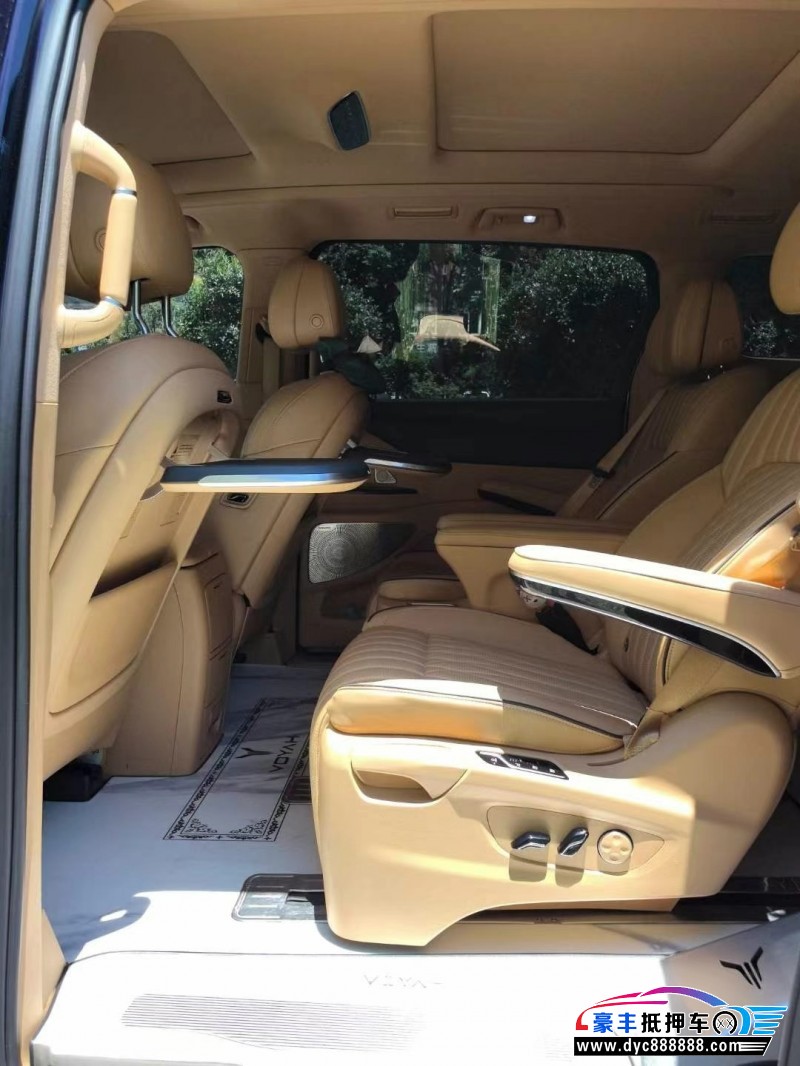 22年岚图梦想家轿车抵押车出售