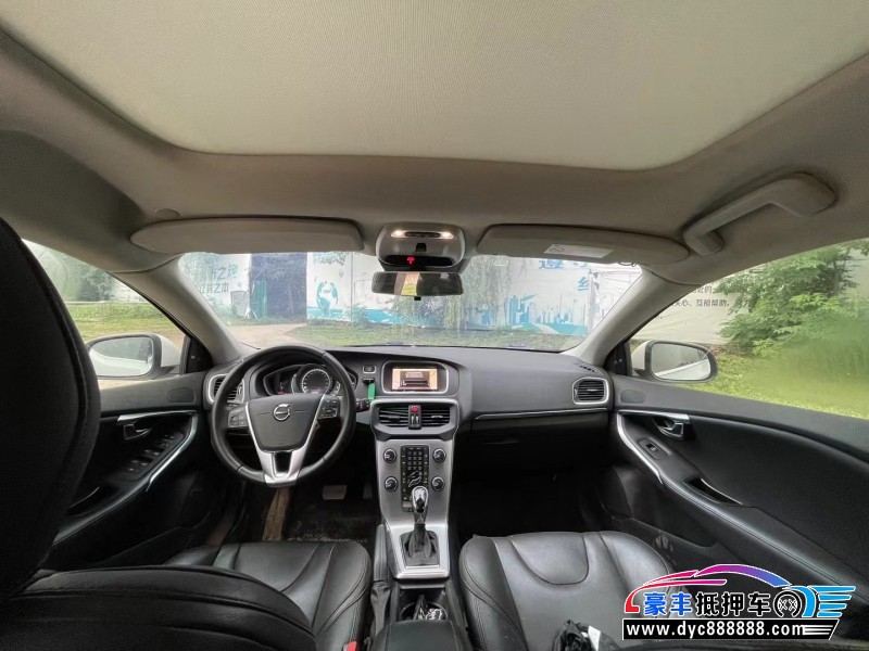 18年沃尔沃V40轿车抵押车出售