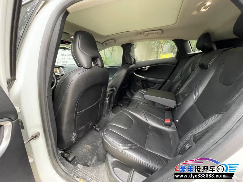 18年沃尔沃V40轿车抵押车出售